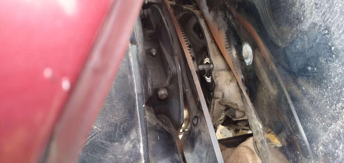 Żuczek -Engine almost off the transmission bellhousing