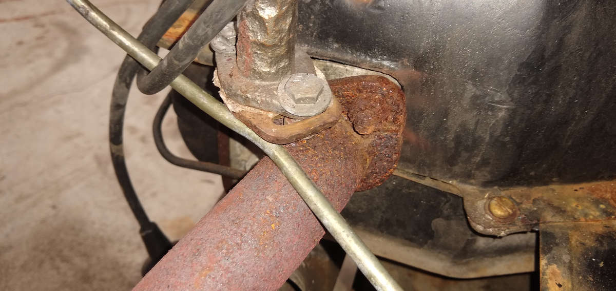 AE Engine - Cylinder 3-4 exhuast and pre-heat connection