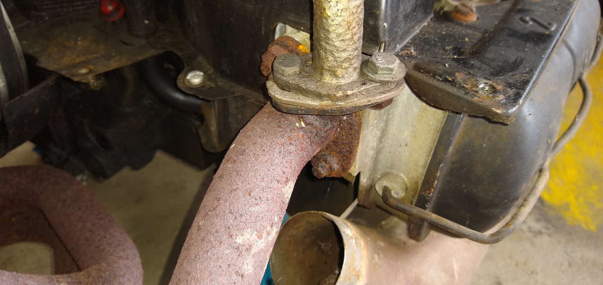 AE Engine - Cylinder 1-2 exhaust/pre-heat connection