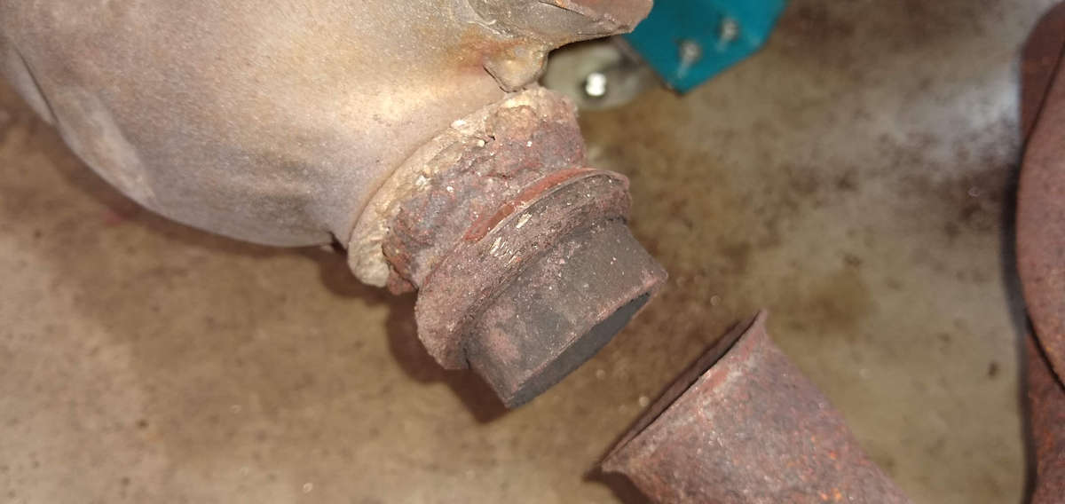 AE Engine - Driver side heat exchanger freed from muffler