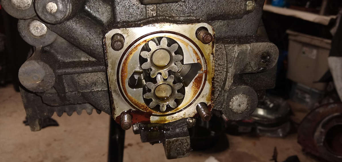 AE Engine - Oil Pump