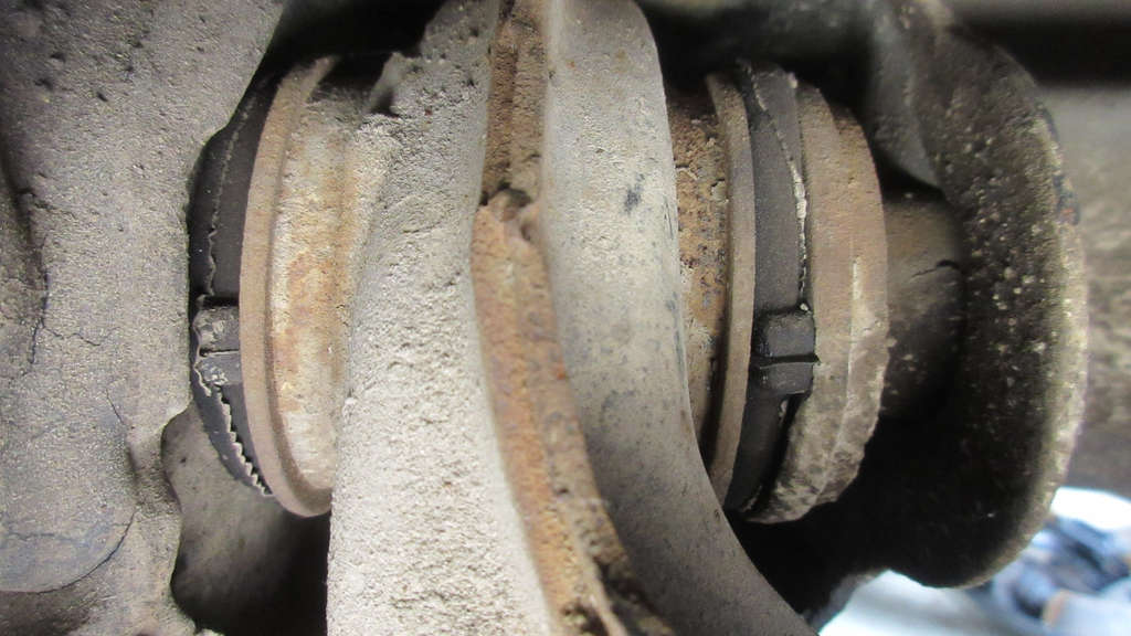1979 VW Beetle - Passenger Side Pivot Arm - Connection Point