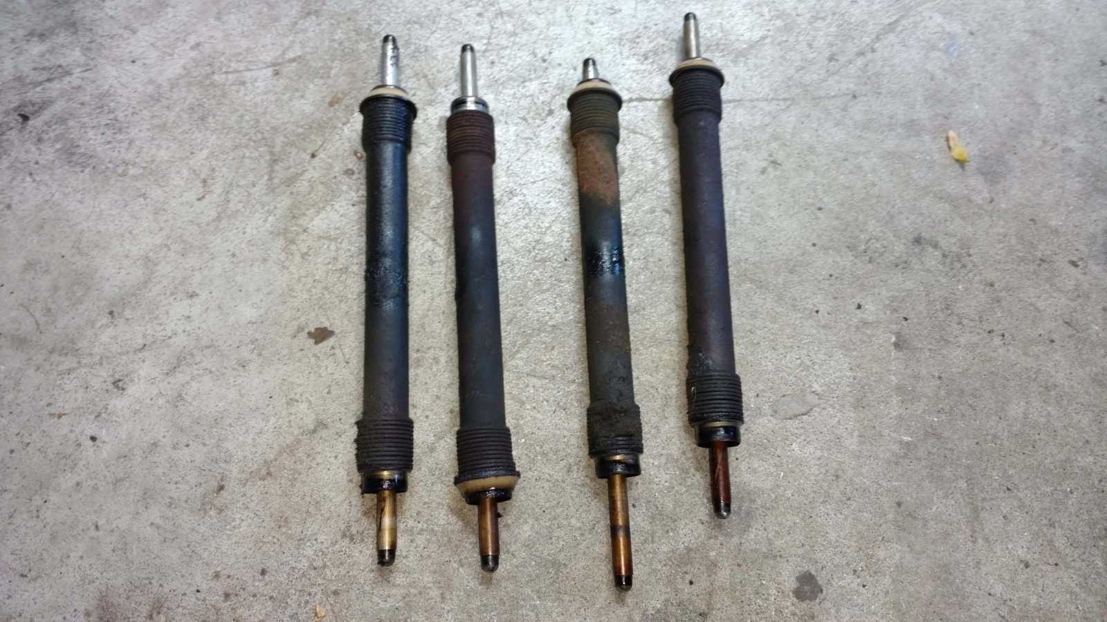 AH Engine - Filthy push rod tubes