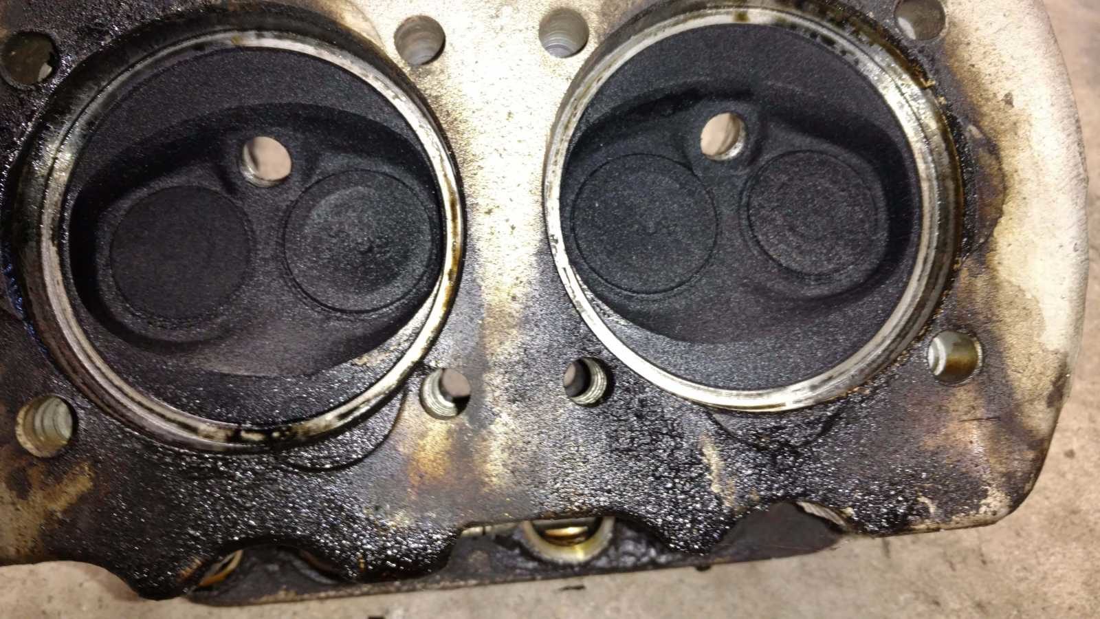 AH Engine - Cylinder carbon and evidence of leaking