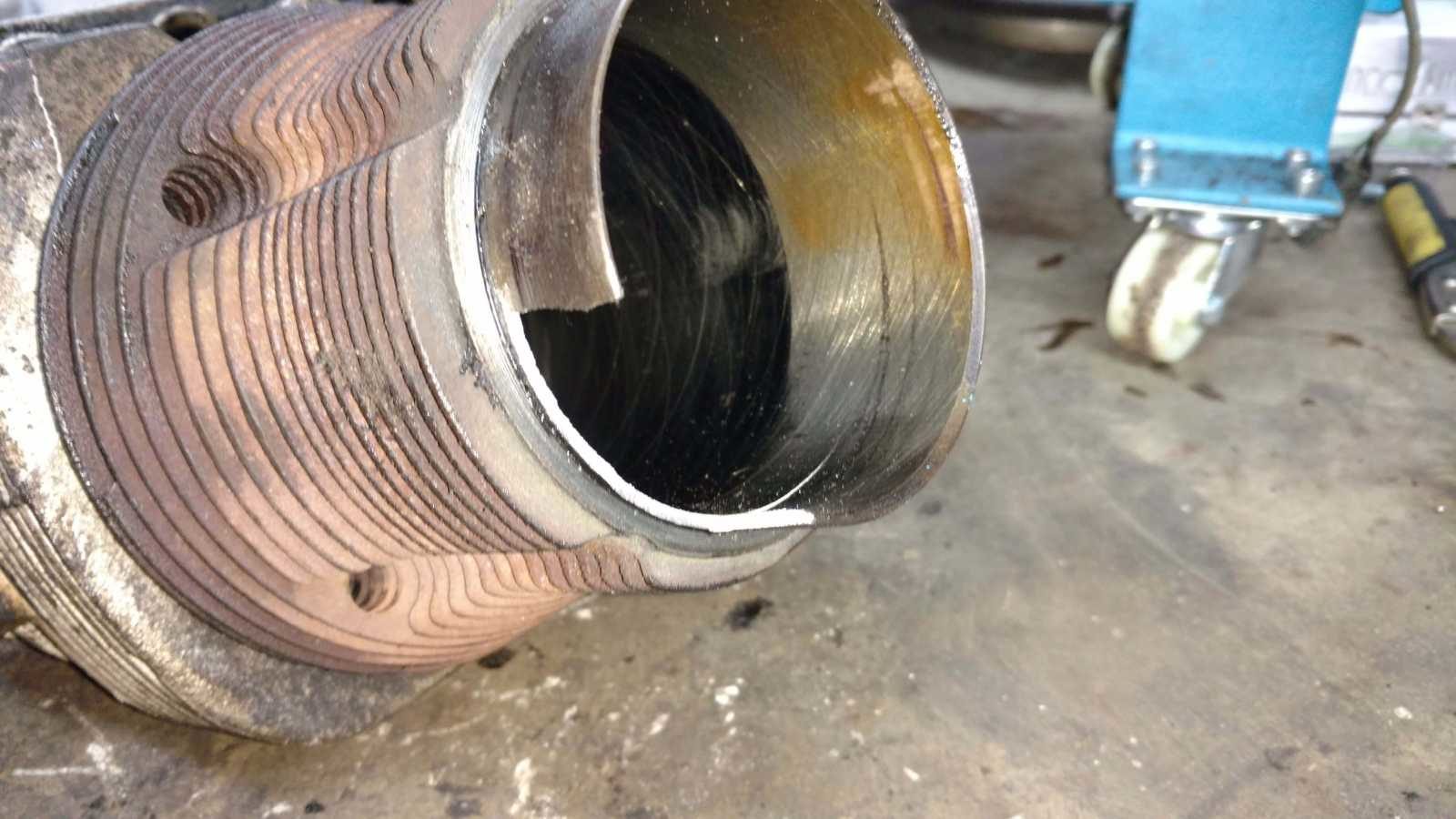 AH Engine - Cylinder broke at removal