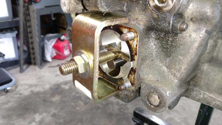 AH Engine - Removing oil pump
