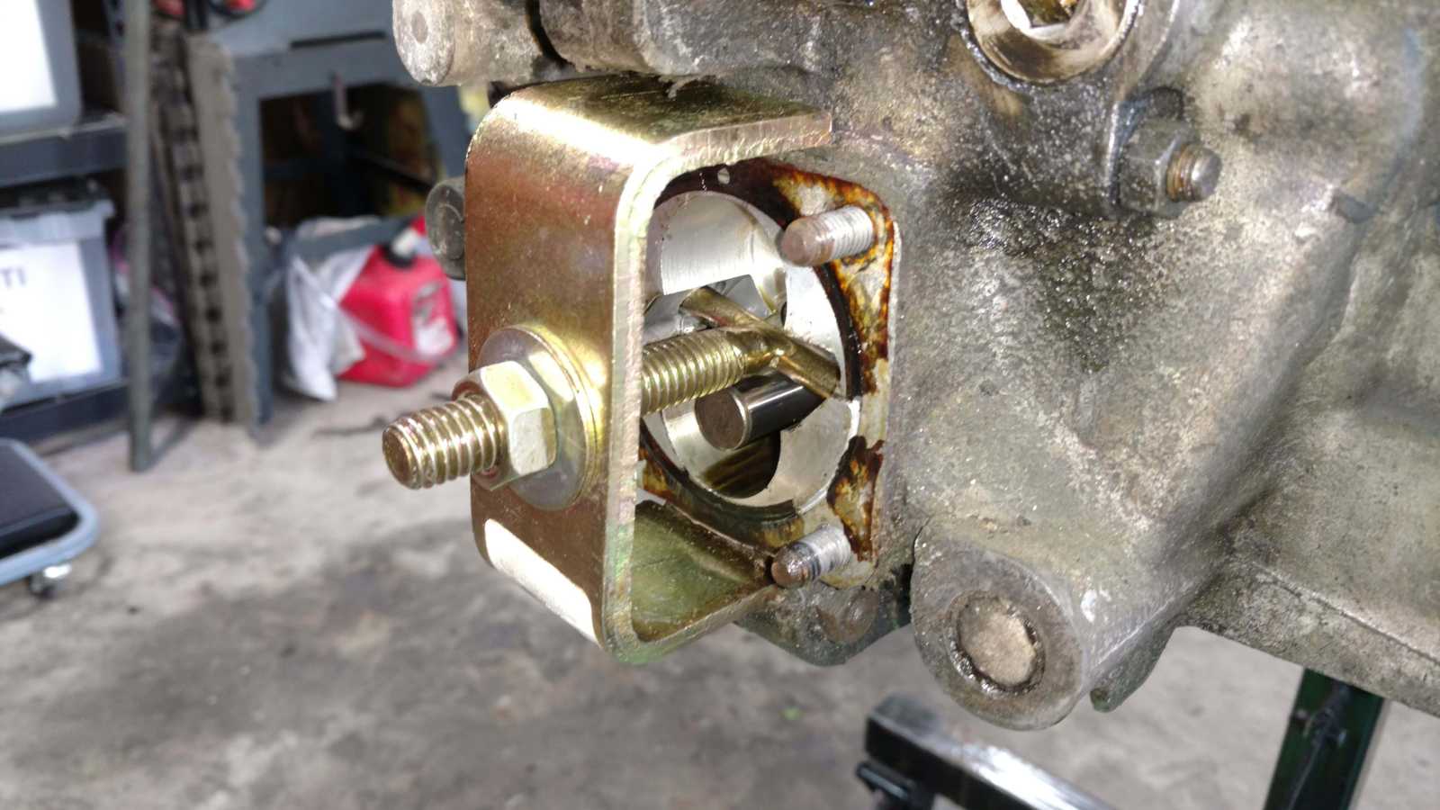 AH Engine - Removing oil pump