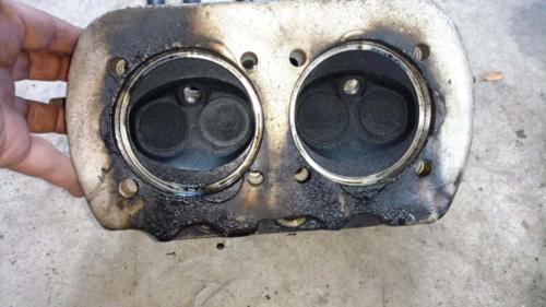 AH Engine - Cylinder carbon and evidence of leaking