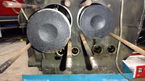 AH Engine - Pistsons 1/2 with major carbon