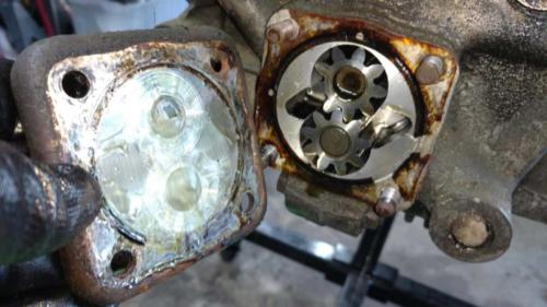 AH Engine - Removal of the oil pump plate