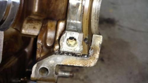 AH Engine - Major filth in the oil gallery drain at the front