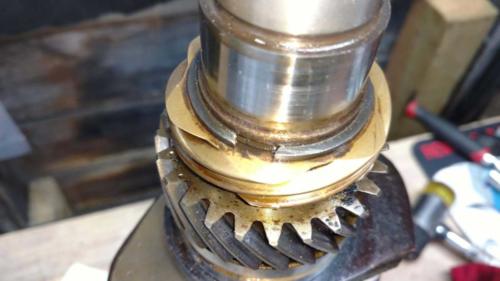 AH Engine - Pain in the ass circlip on the crankshaft